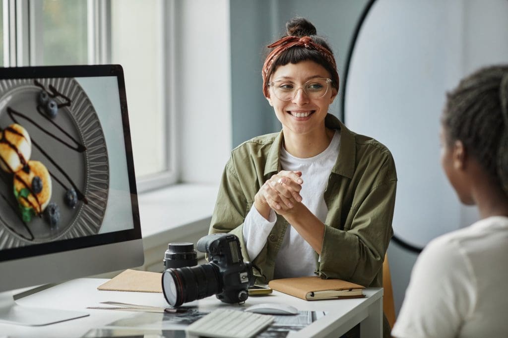 Fotografo explicanbdo como poner precio a tu trabajo